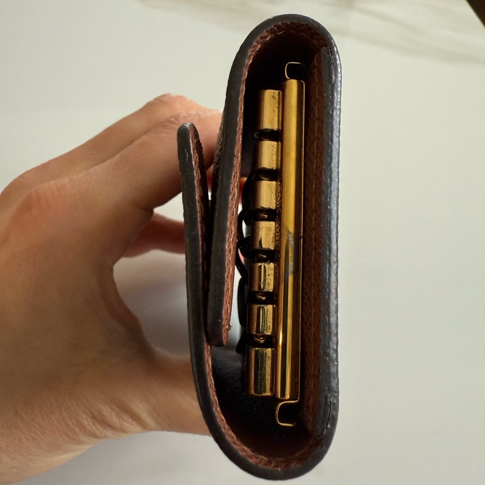 Louis Vuitton Six Key Ring Holder- Authentic, Excellent Condition - Picture 6 of 14